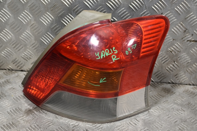 Ліхтар задній правий 815510D250 TOYOTA