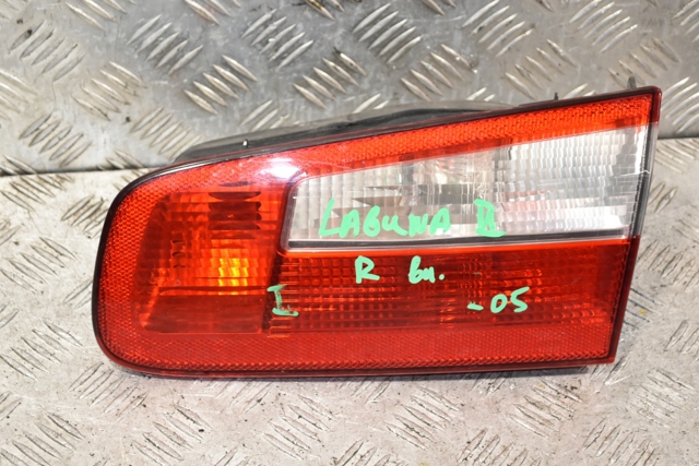 Ліхтар задній внутрішній правий 8200002476 RENAULT