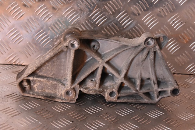 Кронштейн генератора (натяжний) 8200100148 RENAULT