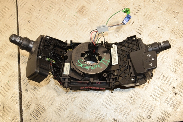 Перемикач підрульовий 8200127727 RENAULT