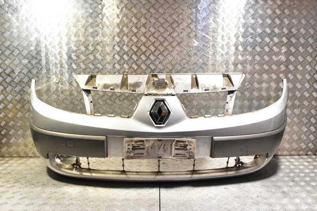 Бампер на авто Renault Scenic 2