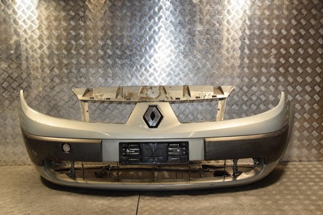 Бампер передній 8200139528 RENAULT