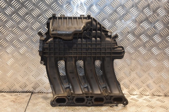Колектор впускний 8200144194 RENAULT