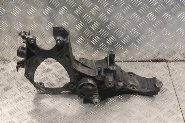 Кронштейн кріплення генератора 8200154164 RENAULT