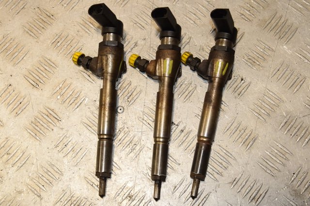 Форсунка дизельна в зборі, розпилювач + тримач 8200380253 RENAULT