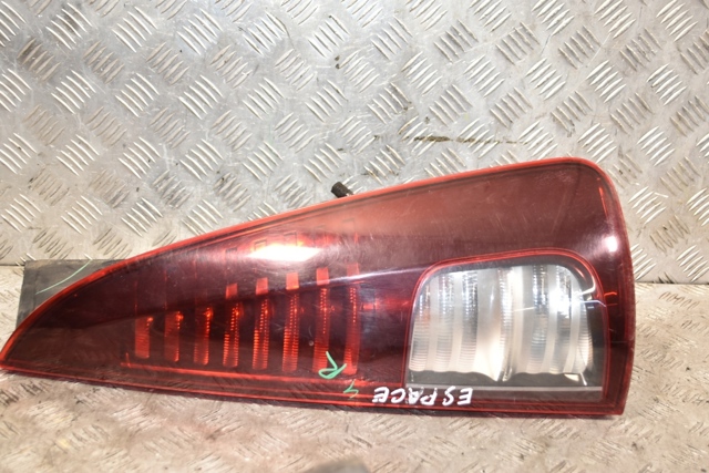 Задній правий стоп 8200394724 RENAULT