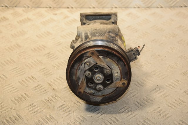 Компресор кліматичної установки 8200457418 RENAULT