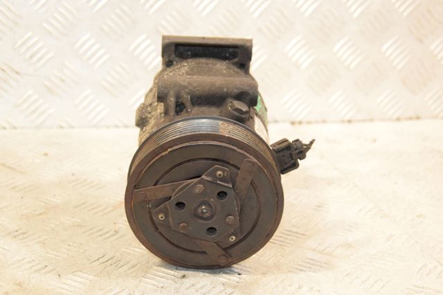 Компресор кліматичної установки 8200457418 RENAULT