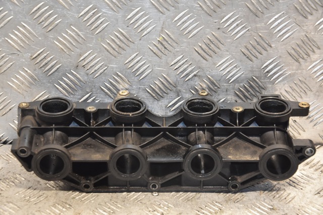 Колектор впускний нижній 8200514907 NISSAN