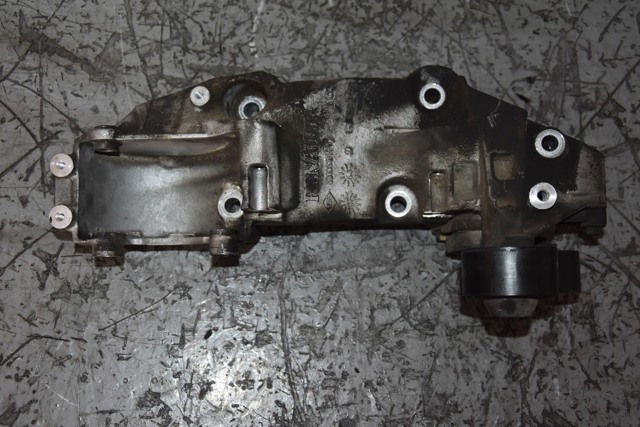 Кронштейн генератора 8200527320 RENAULT