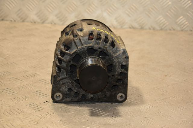 Генератор автомобільний 8200537415 RENAULT