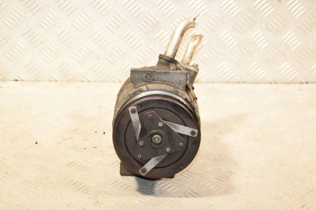 Насос кондиціонера 8200577732 RENAULT