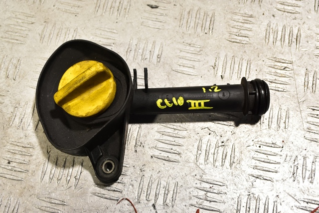 Горловина маслозаливна 8200639421 RENAULT