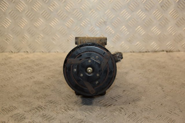 Насос кондиціонера 8200678499 RENAULT