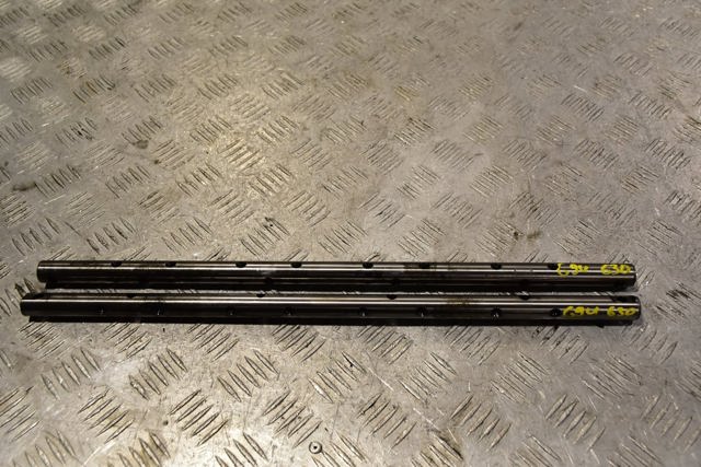 Вісь коромисла рокерів 8200754011 RENAULT