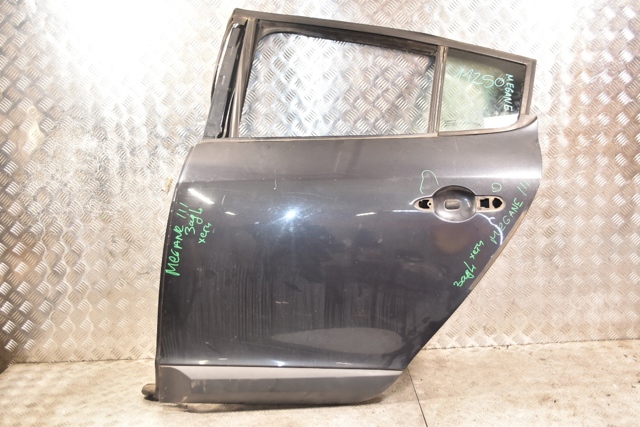 Двері задні 821003885R RENAULT