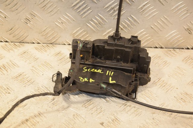 Замок задніх дверей, лівих 825030032R RENAULT