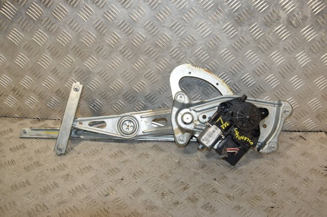 Двигун стеклопод'емника двері задньої, лівої 827310004R RENAULT
