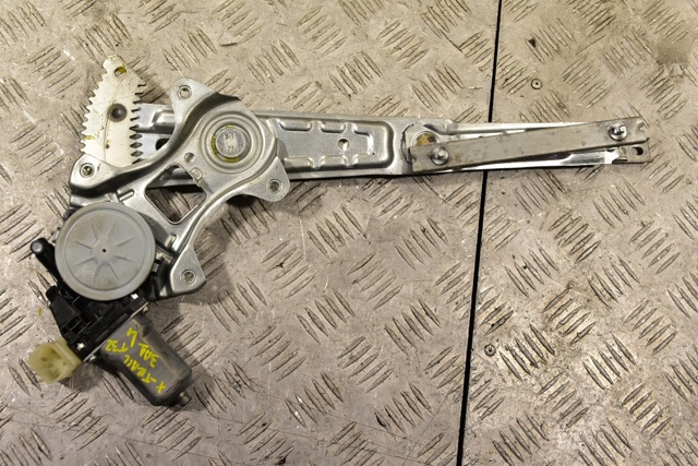 Моторчик склопідйомника двері задніх, лівих 827311BA0A NISSAN