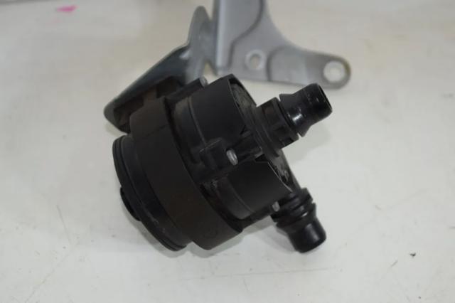 Водяний насос охолодження електричний додатковий 8605322 BMW