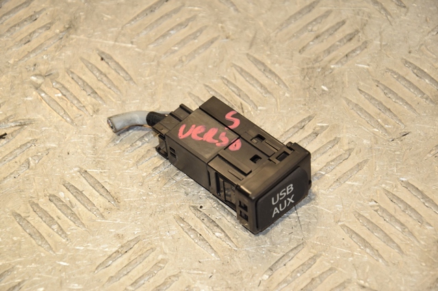 USB-розгалужувач 8619048030 TOYOTA
