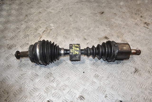 Привід лівий 8689222 VOLVO