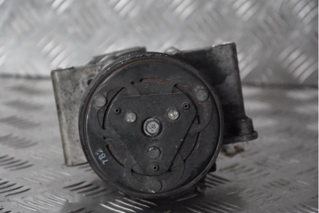 Компресор кондиціонера 883100H010 TOYOTA