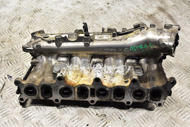 Колектор впускний 8973858233 OPEL