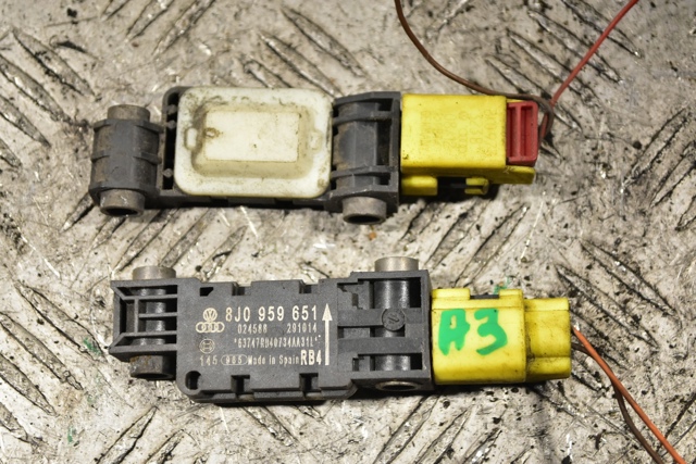 Датчик Айрбег передній 8J0959651 VAG