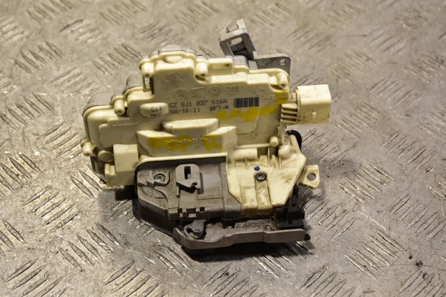 Внутрішній дверний замок 8J1837016A PORSCHE