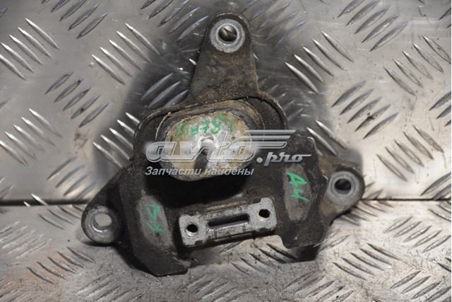 Кріплення подушки коробки передач 8K0399115R VAG