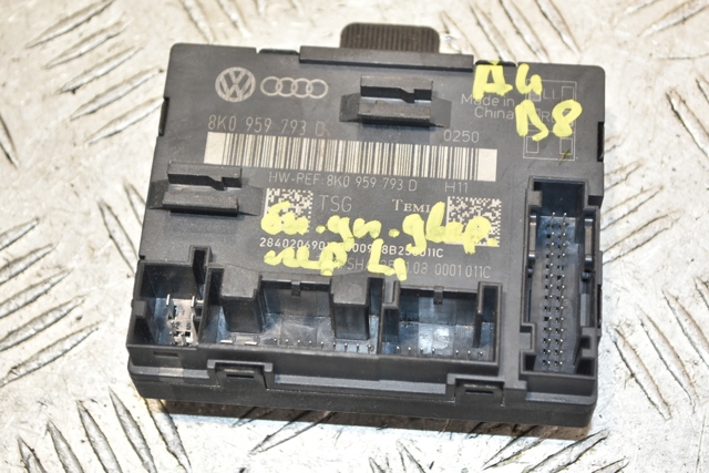 Блок комфорту передніх дверей 8K0959793D VAG