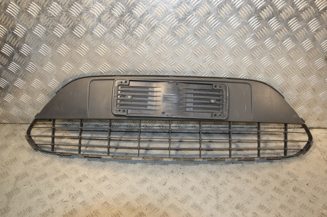 Решітка бампера нижня 8M5117B968BE FORD