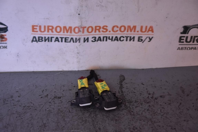 Датчик Ейрбег передній 8P0955557 VAG