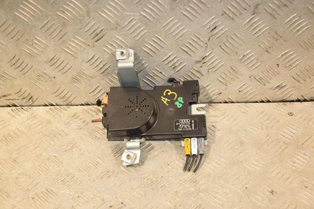 Підсилювач сигналу антени 8P4035225 VAG