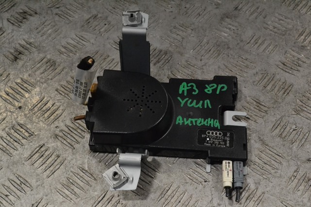 Підсилювач сигналу антени 8P4035225D VAG