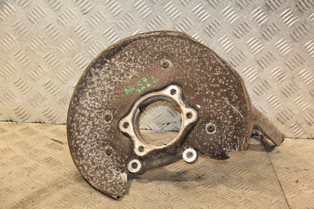 Кулак поворотний лівий 8R0505435C VAG
