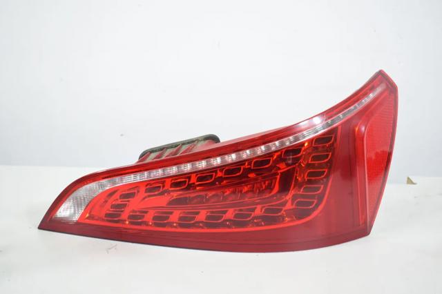Задній правий стоп 8R0945094A VAG