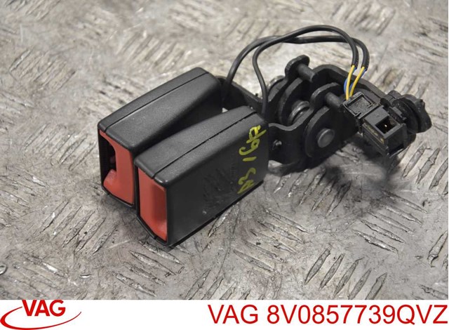 Важіль фіксатора ременя безпеки задній лівий 8V0857739QVZ VAG