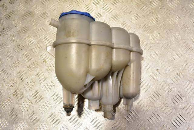 Бачок розширювальний 8W0121405E VAG