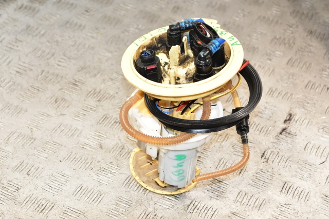 Насос занурювальний в баці 8W0919088H VAG
