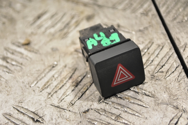 Кнопка аварійки 8W0941509A VAG