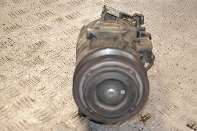 Компресор кондиціонера 926004EB0A RENAULT