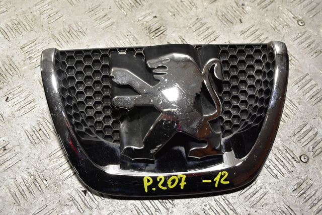 Емблема переднього бампера 9649670480 PEUGEOT
