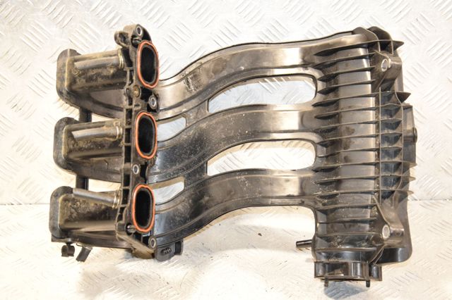 Колектор впускний 9673063980 PEUGEOT