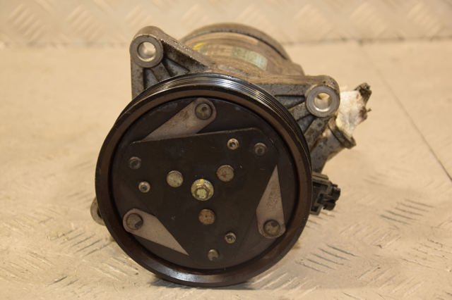 Компресор кондиціонера 96861885 OPEL