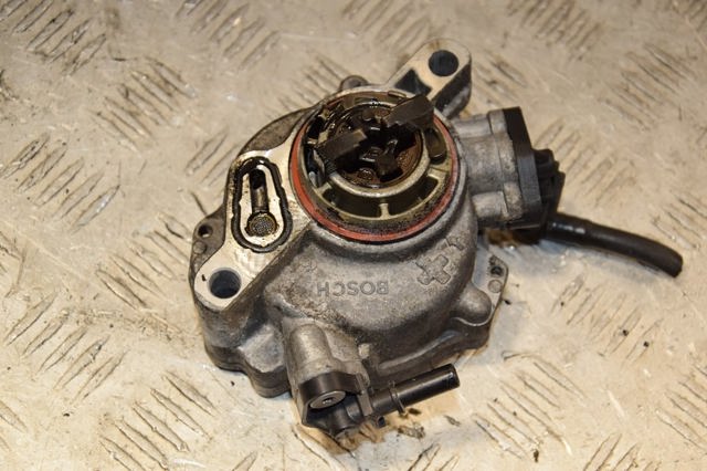 Насос вакуумний 9804021880 FORD