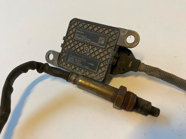 Датчик оксидів азоту NOX, задній A0009057208 MERCEDES