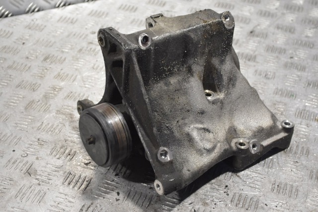 Кронштейн компресора наддуву двигуна A1110960645 MERCEDES