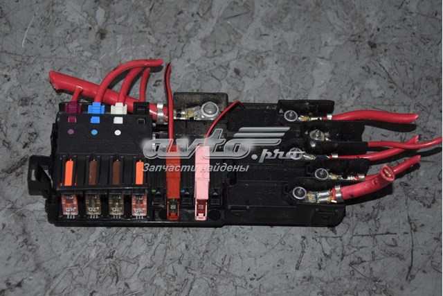 Коробка запобіжників A1645450201 MERCEDES
